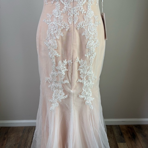NWT JJ’s House Trumpet/Mermaid Scoop Floor Length Tulle Lace Wedding Dress Sz 8 - Picture 8 of 16